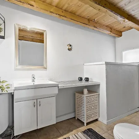 1 Bedroom Awesome In Appartamento *