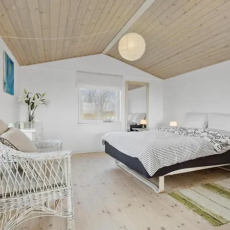 1 Bedroom Awesome In *