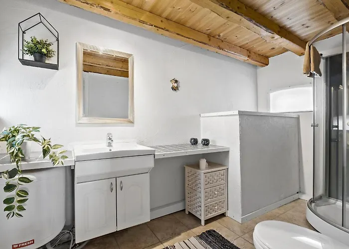 1 Bedroom Awesome In Lägenhet *